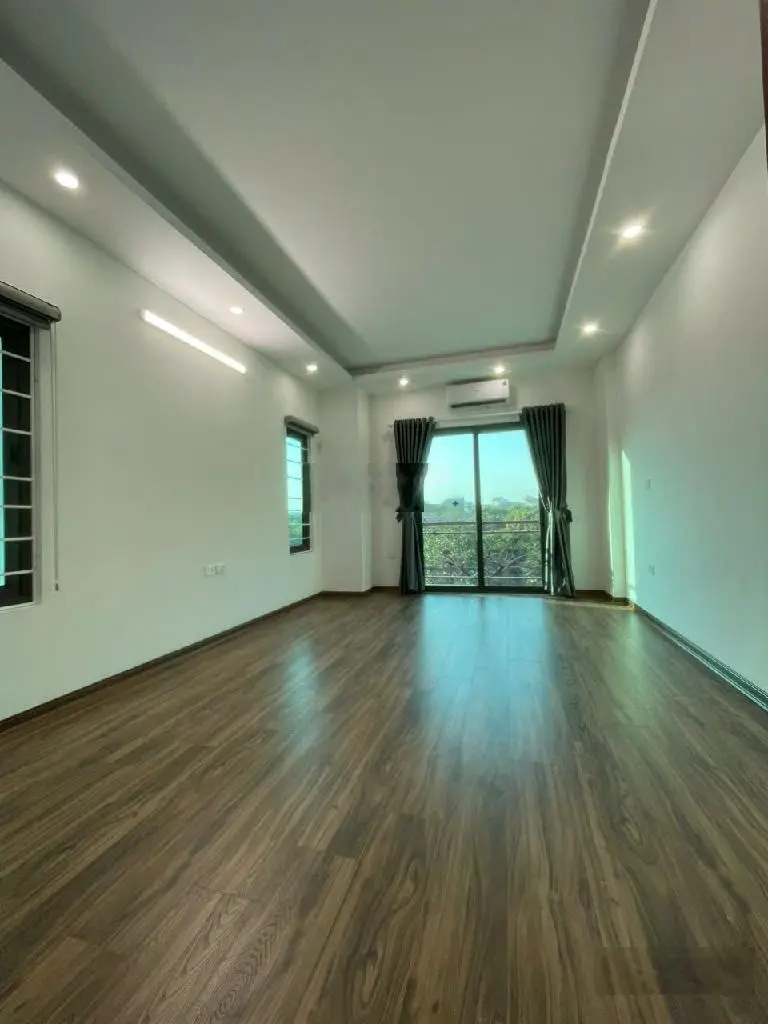 Nhà ôtô qua cửa, đường thông. Xây mới 5 tầng. Đồ gắn tường đầy đủ