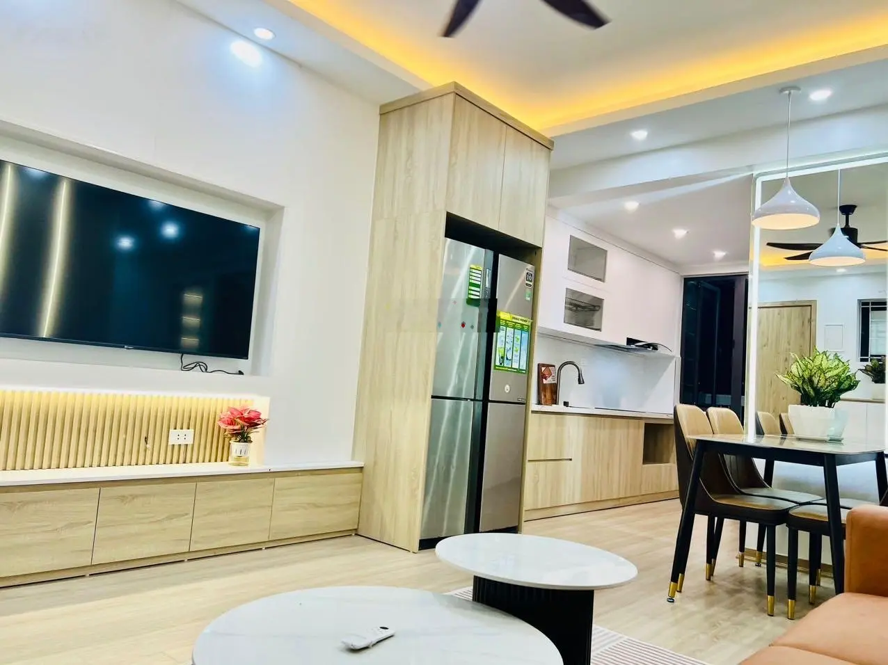 Chính chủ gửi bán căn hộ Nơ3 Bán đảo Linh Đàm, tầng thấp view thoáng, full nội thất 80m 3pn 2vs