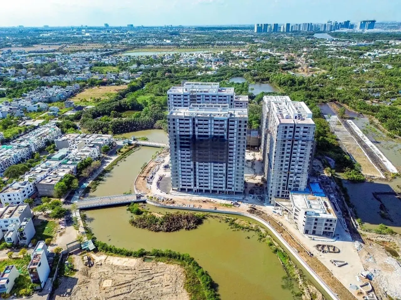 Cần bán gấp nên giảm 1tỷ Nhà C4 MT đường 30m CENTANA ĐIÊN PHÚC THÀNH - DT 104m2 Giá chỉ 6,7tỷ