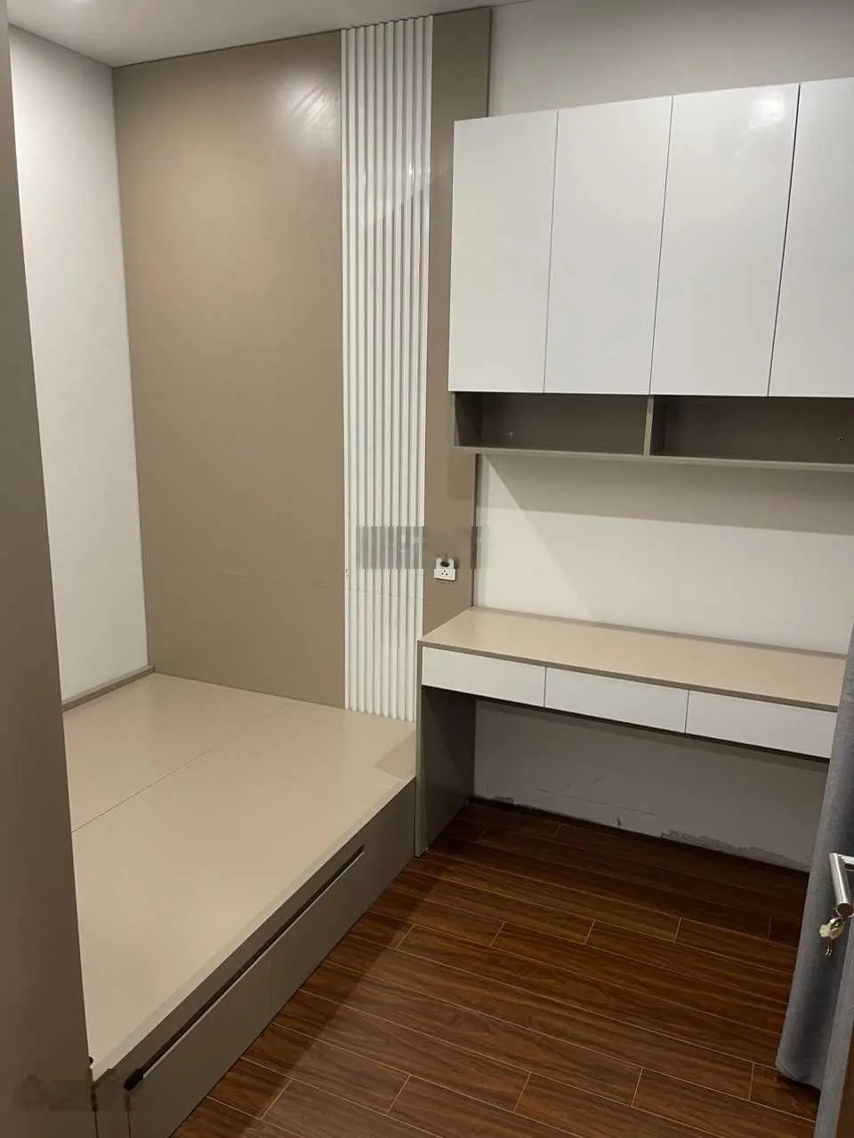 Bán căn 2N2WC 62m2 fullđồ đẹp giá 3850 bao phí, nhà mới chưa ở, ban công đông nam Masterise Vhocp 1