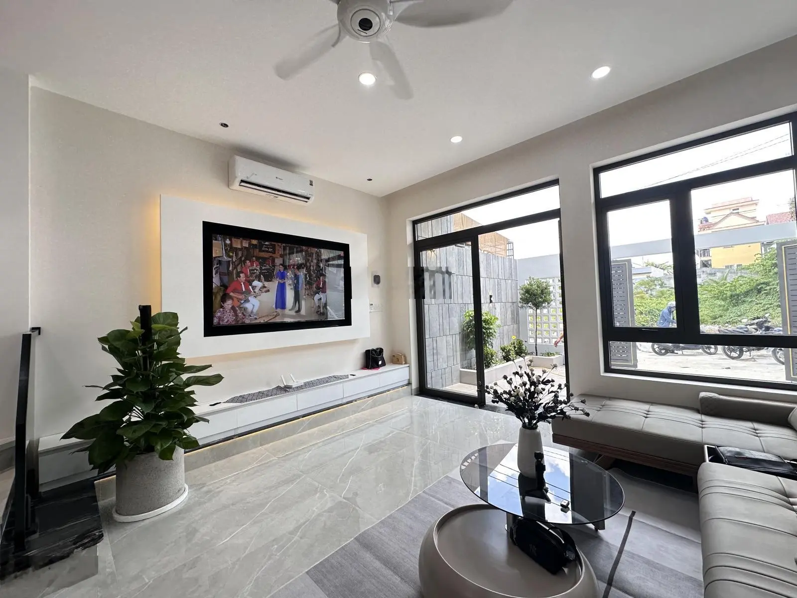 Bán nhà đẹp phường 5 nội thất cao cấp đường ô tô