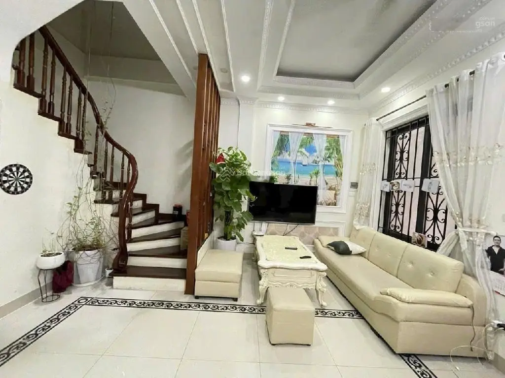 Nhà đẹp - nội thất full - ô tô đỗ cổng - chủ thiện chí bán - ngay sát cầu Vĩnh Tuy