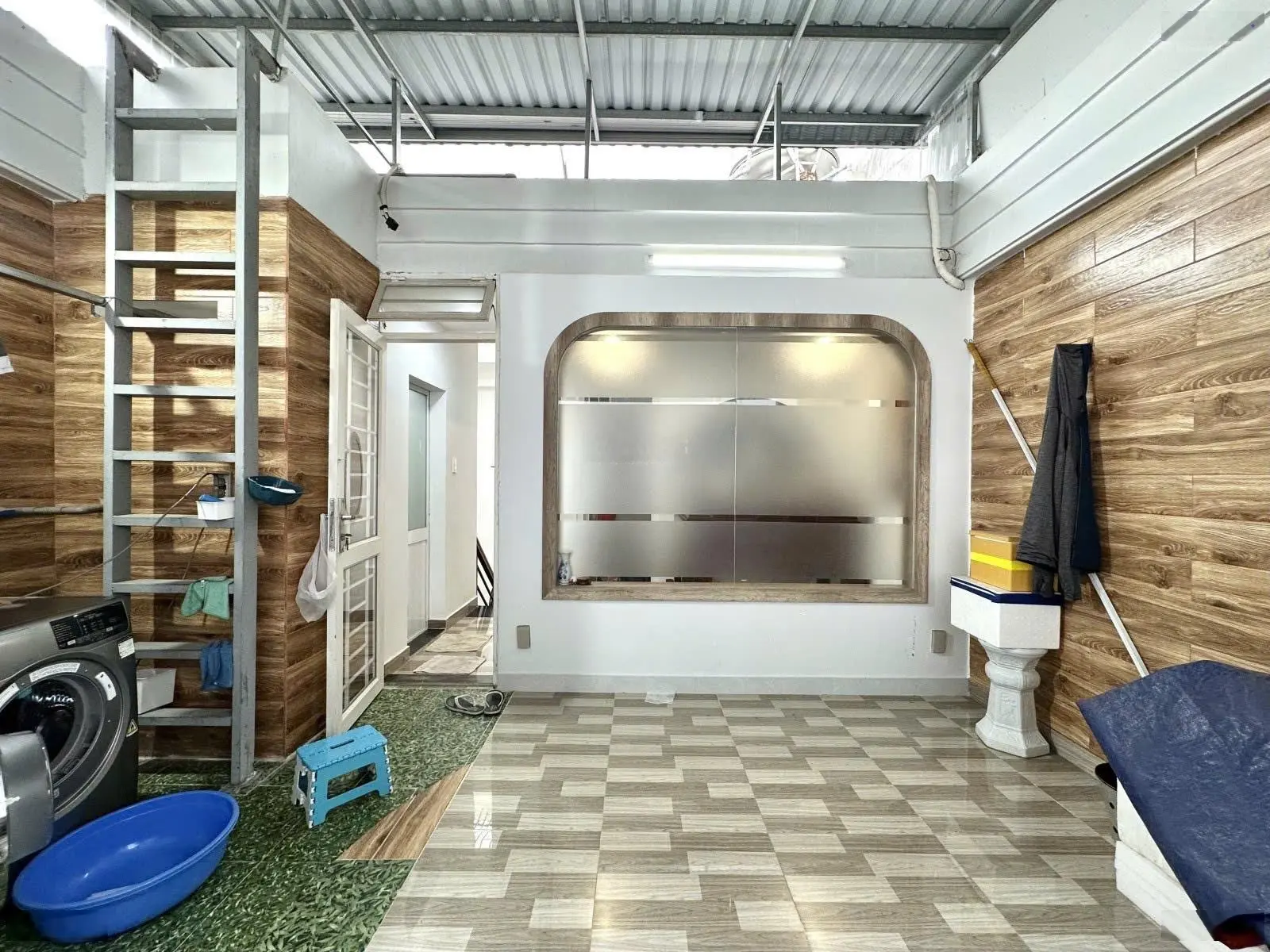 Chủ hạ giá 1tỷ5 cần bán gấp nhà 3 lầu, Trần Bình Trọng, Bình Thạnh, 43m2, HXH