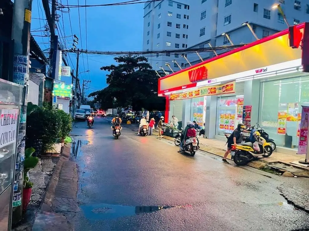 NHÀ 3 TẦNG MẶT TIỀN, LÔ GÓC, DÒNG TIỀN CAO, GẦN CC CHƯƠNG DƯƠNG HOME, 8X18; 17,5 TỶ.