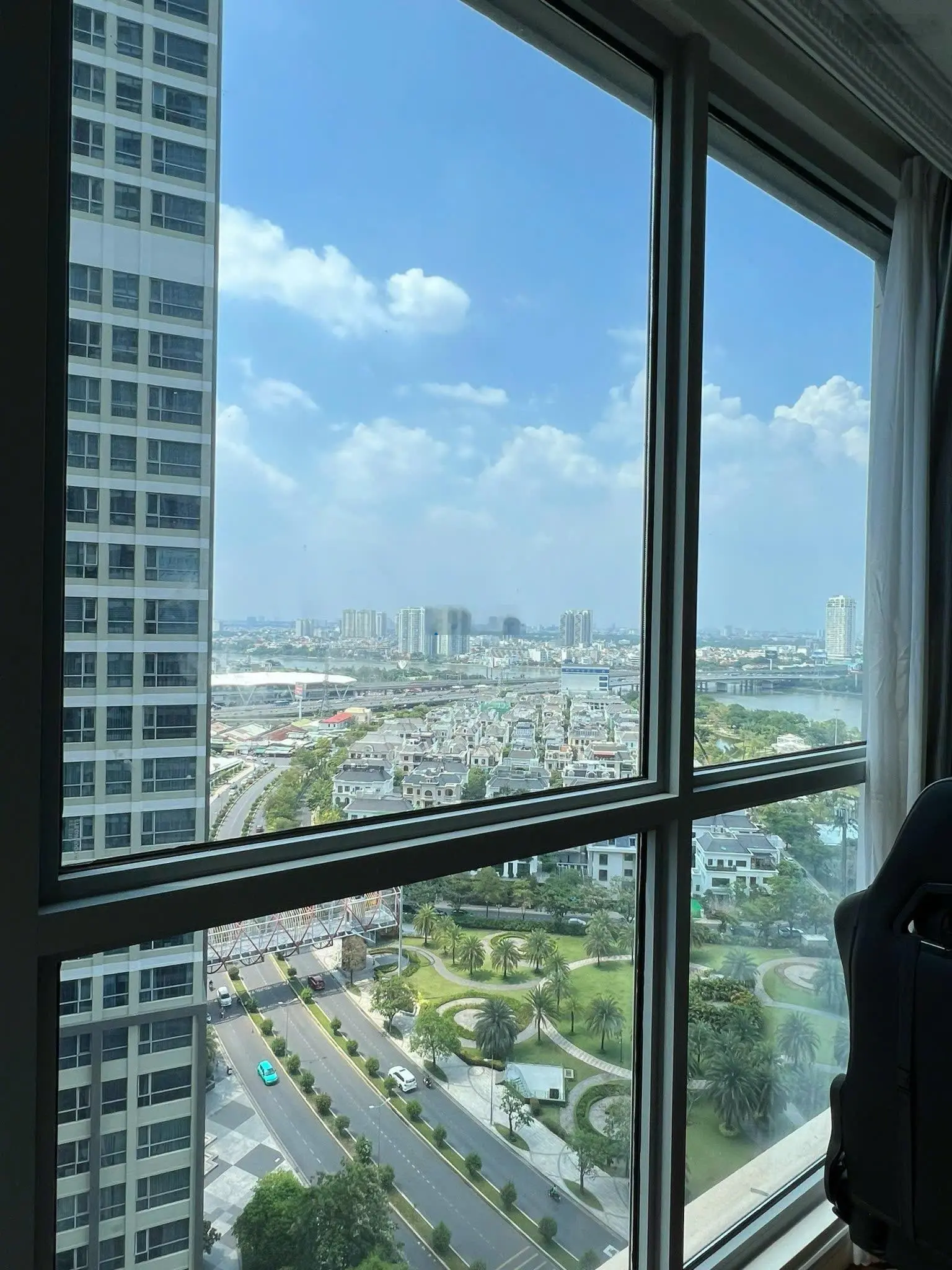Chủ cần tiền bán căn 2pn diện tích lớn 86.5m2. view sông, biệt thự. giá cực tốt