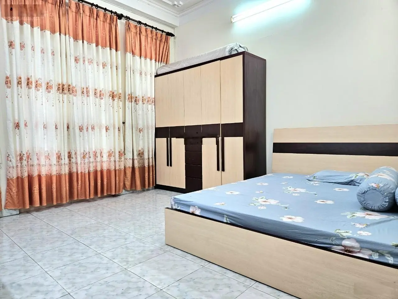 Siêu hót ô tô đậu trước nhà - Nguyễn Đình Chiểu P5 Quận 3. DT: 5x15m. CN: 75m2, 5P. Giá: 13.5 tỷ