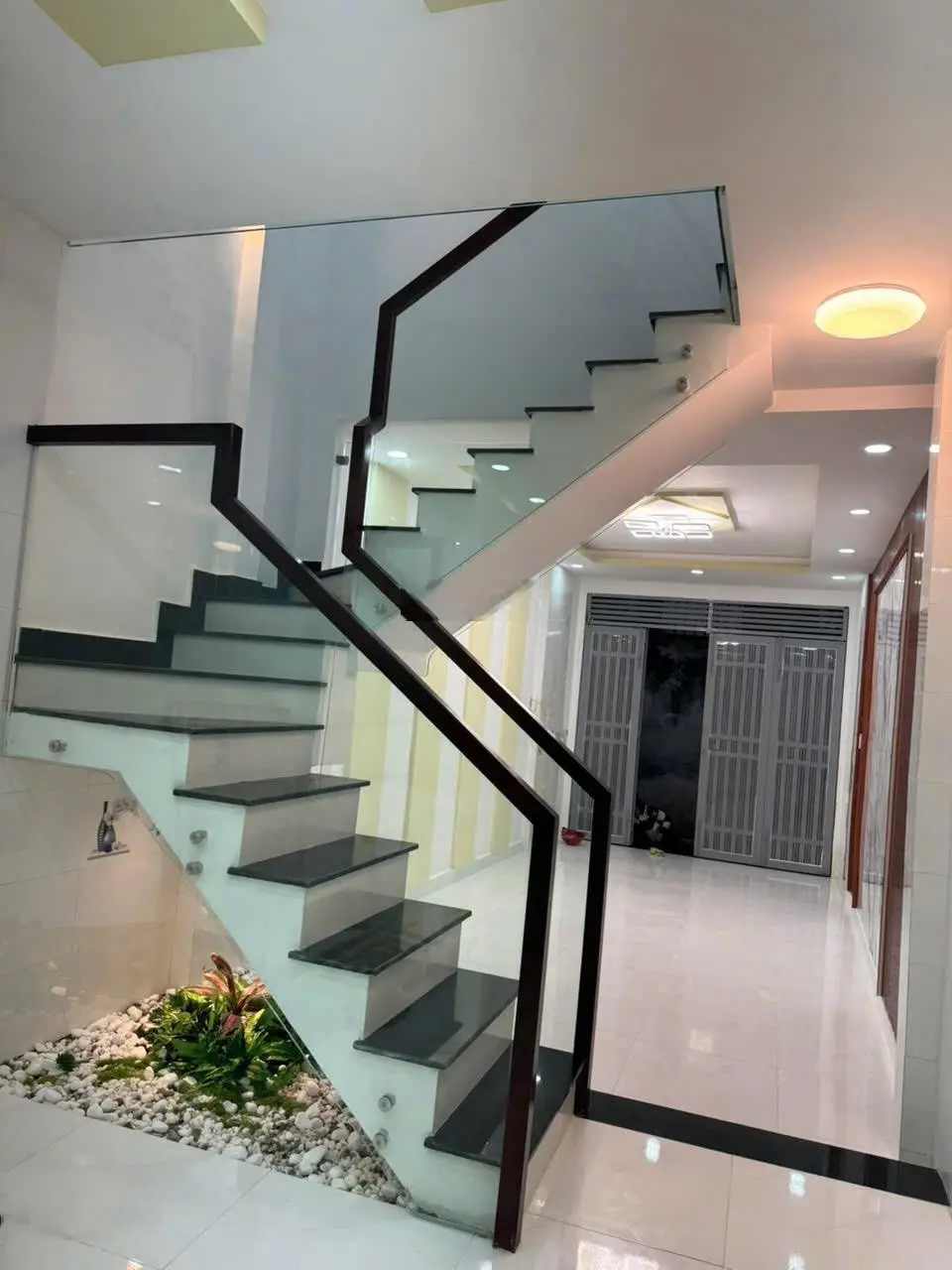 Bán nhà đẹp ở ngay 45m2, 2 tầng đường Trần Văn Quang Quận Tân Bình giá chỉ hơn 4 tỷ