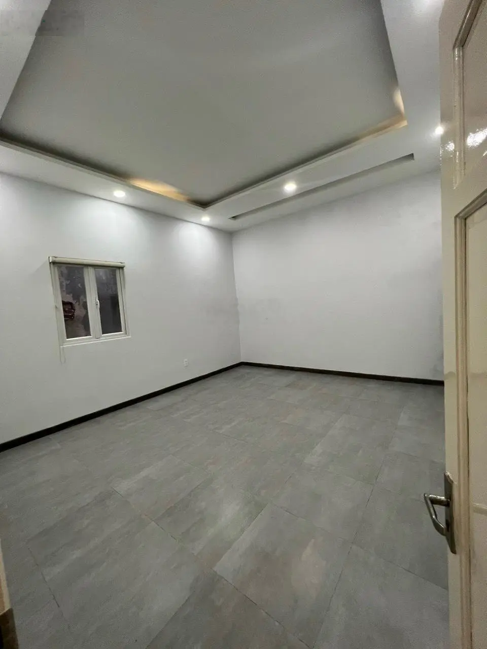 Bán chung cư lầu 1 Mặt Tiền Tôn Thất Tùng Quận 1.