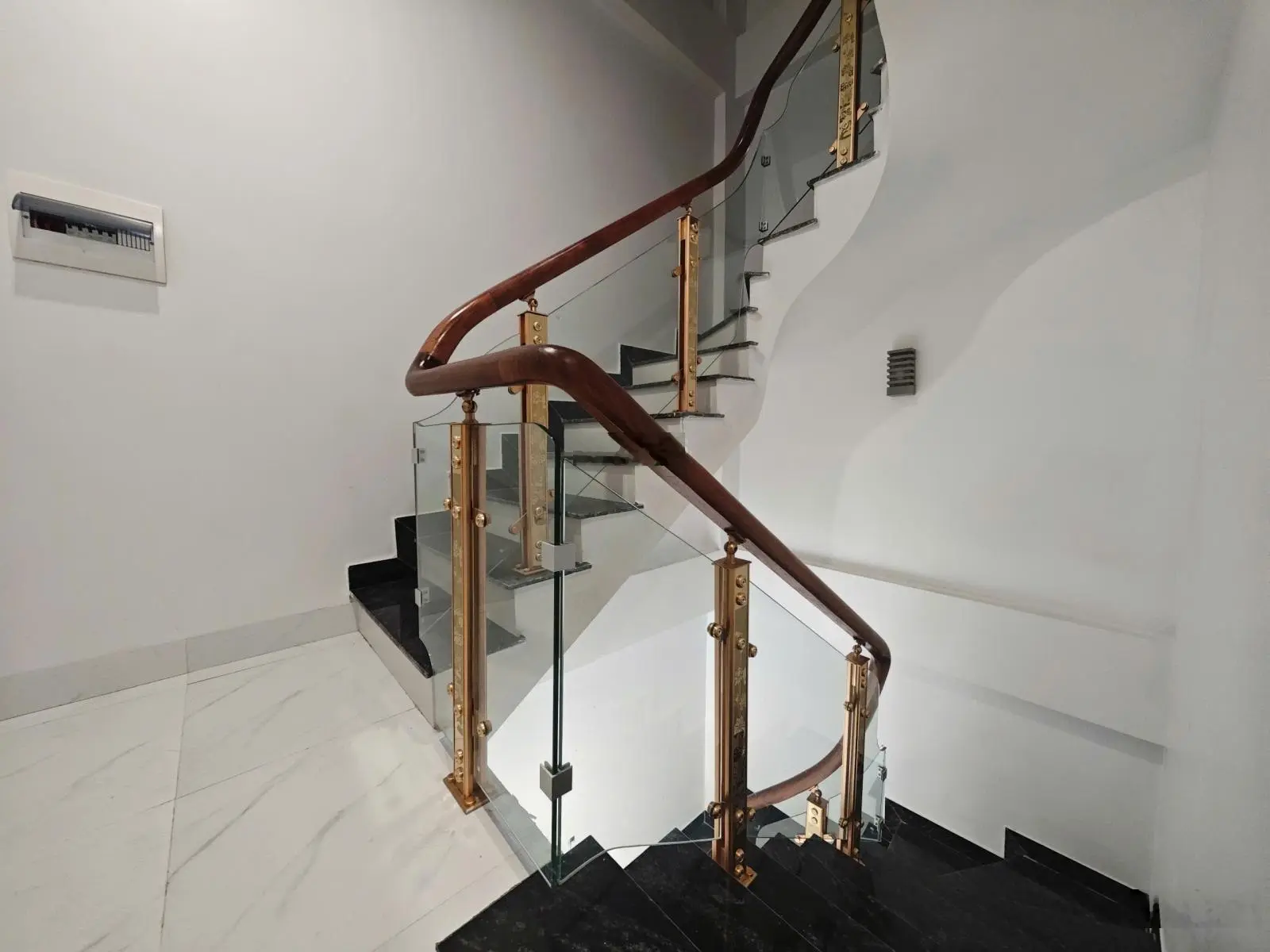 Bán nhà liền kề gần Văn Phú 50m2, 7 tầng thang máy. Vừa ở vừa làm văn phòng.