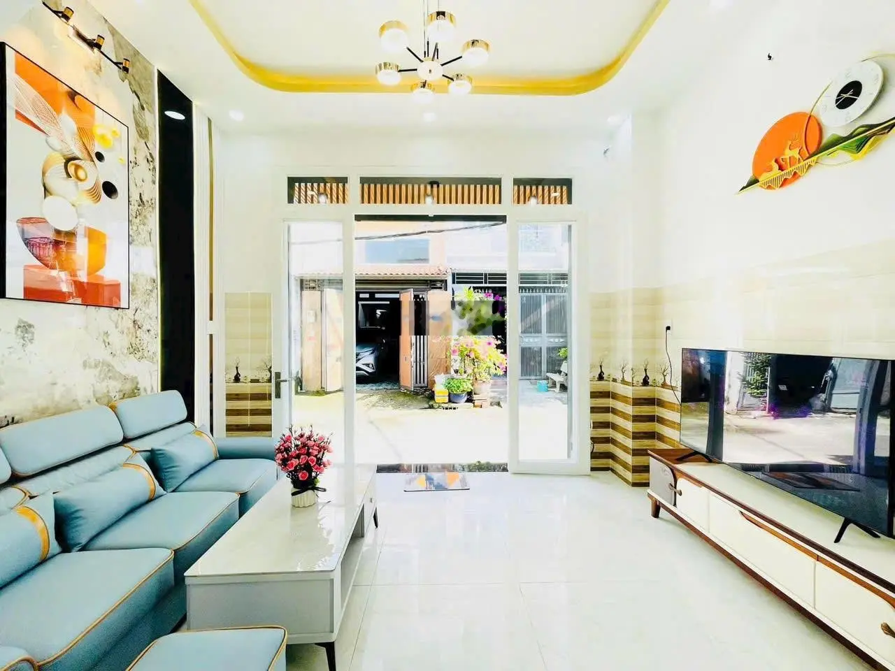 Bán nhà MT kinh doanh buôn bán chỉ 4 tỷ 350 - nhà 2 tầng đẹp tuyệt vời - hót rầm rộ đường 10 mét