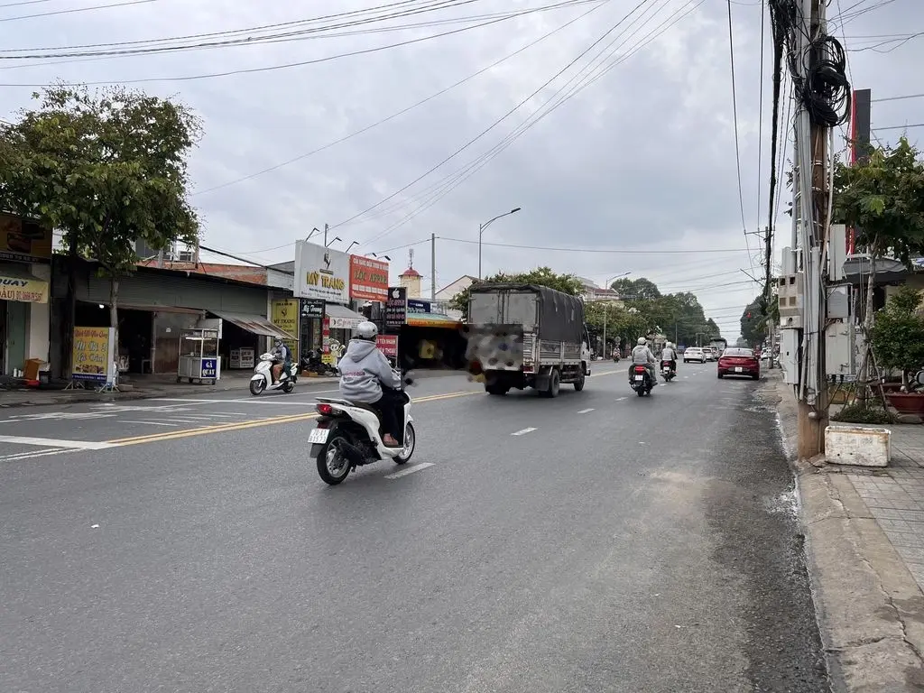 Bán nhà mặt tiền kinh doanh giá 5,2 tỷ, diện tích 169 m2, tại Hòa Thành, Tây Ninh