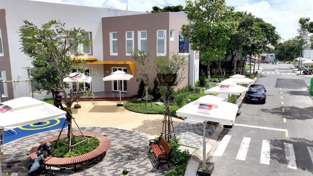 Nhà sổ hồng tiêng, mặt tiền đường DT 743 tp Thuận An, Bình Dương, 1 trệt 2 lầu có sân vườn