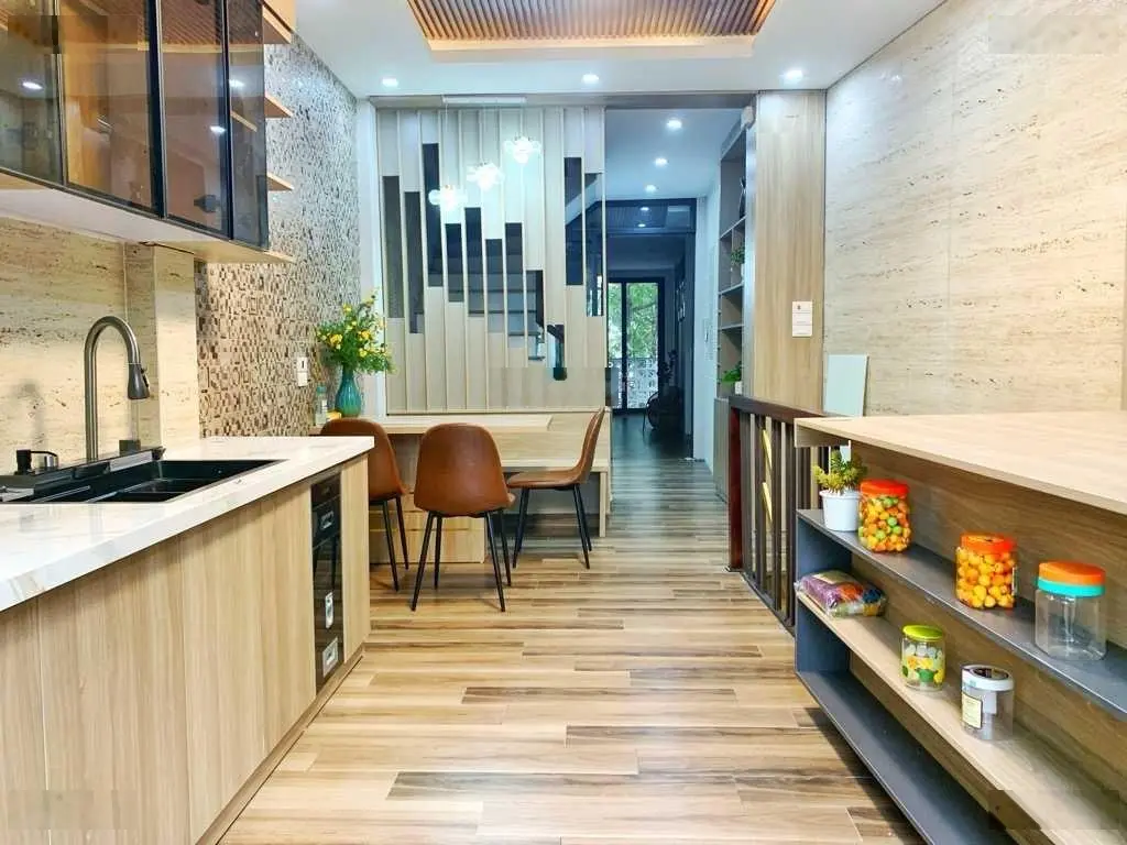 Bán nhà tại Nguyễn Văn Cừ, Long Biên. Diện tích 48m2, giá 7,5 tỷ