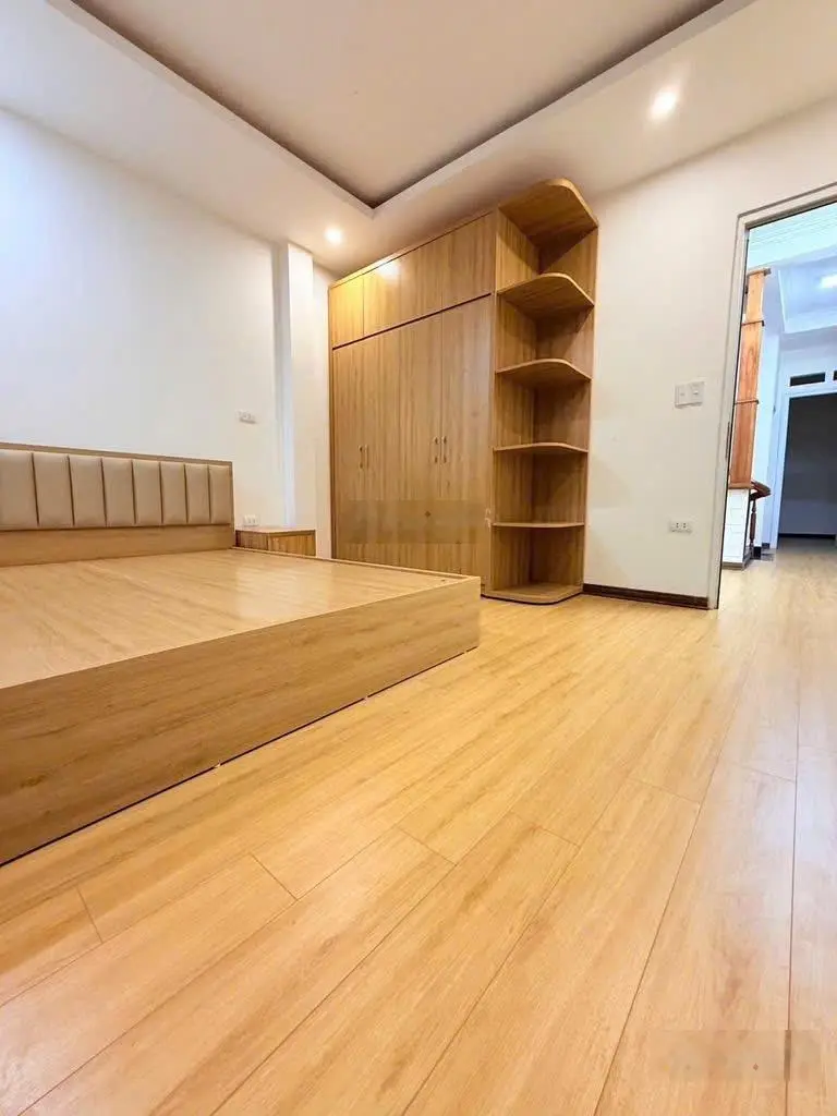 Nhà Nhà dân xây Ngọc Thuỵ 4 tầng 4 pn chắc chắn, thoáng sáng, ô tô 4 chỗ qua nhà, nở hậu giá tốt!