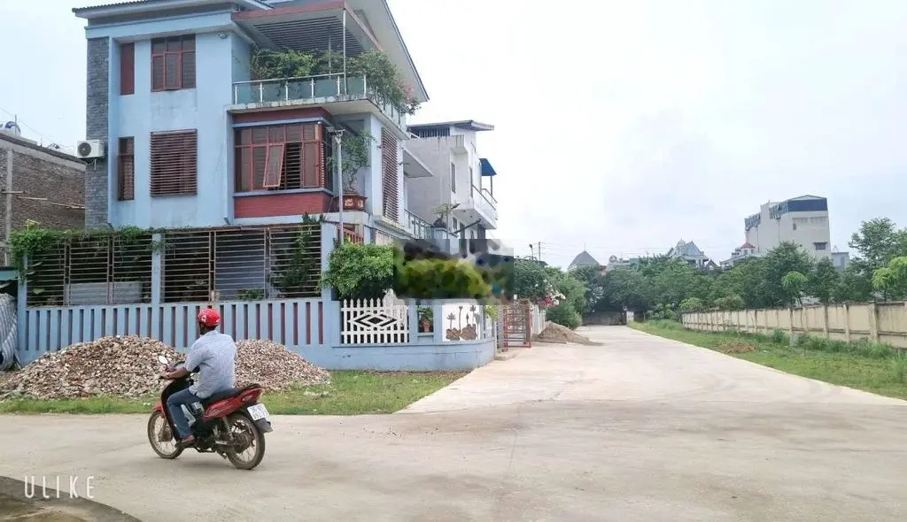 Lô Đất Trung Tâm Thị Trấn Giắt Đối Diện Hoa Ban
