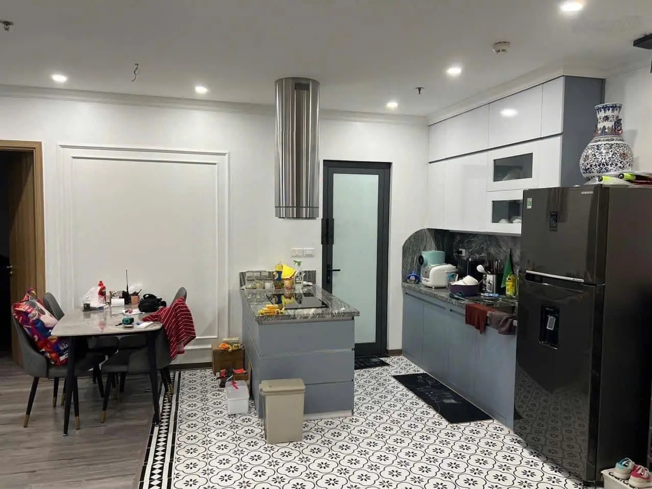Chính chủ cần bán căn 3pn2vs full đồ , sổ hồng chính chủ toà N04 giá 5tỷ8 bao phí