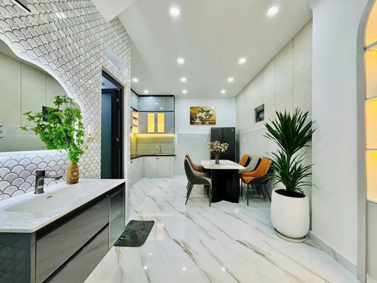 Nhà mới xây 2 lầu hẻm xe hơi Tỉnh Lộ 10, Bình Tân / 80m2 / 3 Tỷ 250 (sổ hồng riêng)
