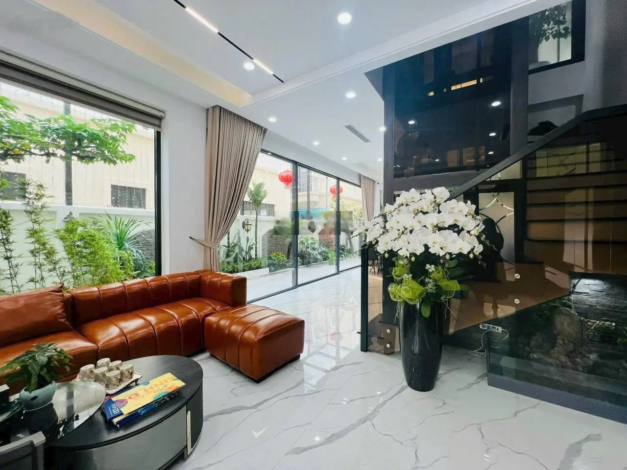 Biệt thự 120m2, 15 tỷ, (Được Vingroup cam kết cho thuê 18% / 3 năm), bàn giao nhà hoàn thiện
