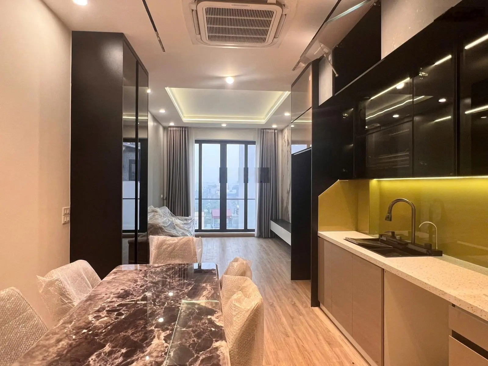Vỉa hè ô tô tránh tư đình long biên hà nội cầu thang máy fun nội thất 50m2