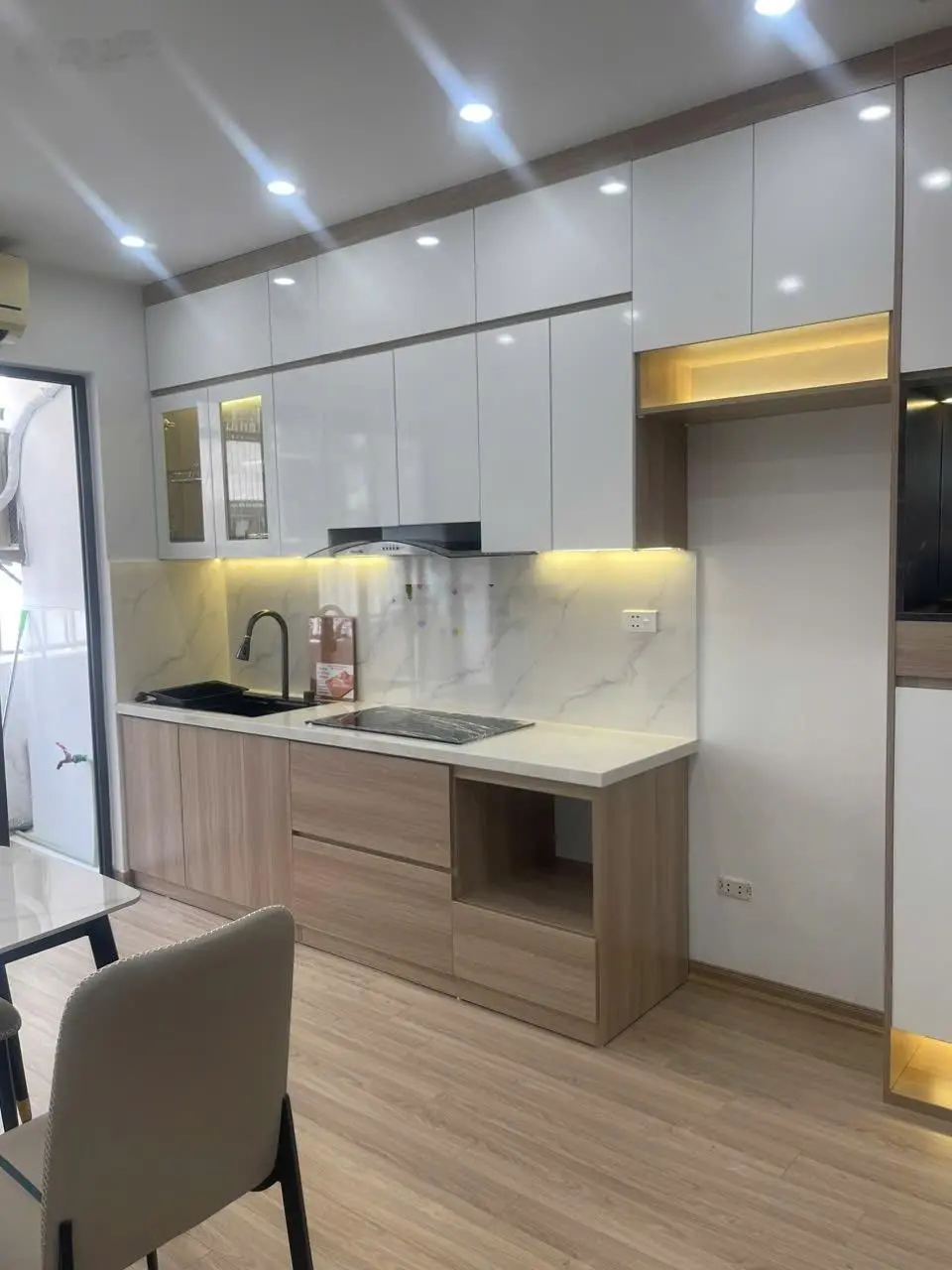 Bán nhanh căn 56m2, 2ngủ &2VS HH1A Linh Đàm Hoàng Mai. LH: 0966 455 *** em Thuỷ