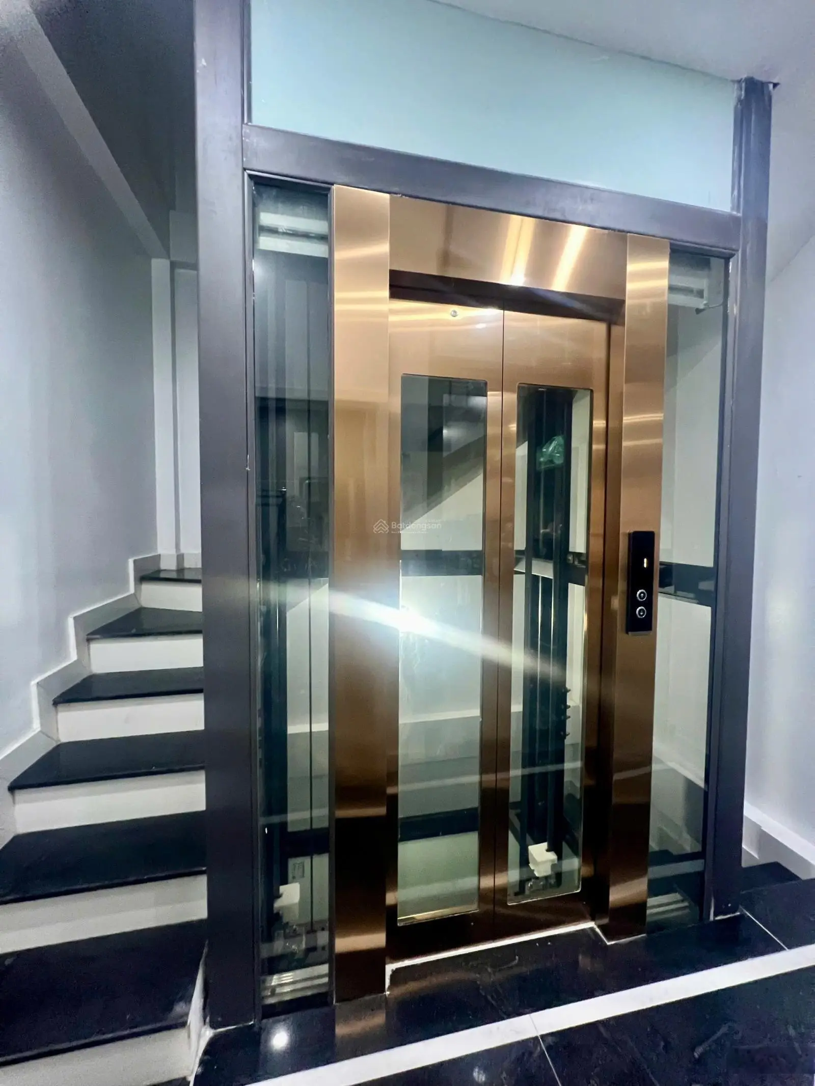 Đền Lừ mặt phố giá trong ngõ,vị trí đẹp ko quy hoạch.55m2+7 tầng+thang máy+dòng tiền 50tr/th*20,8tỷ