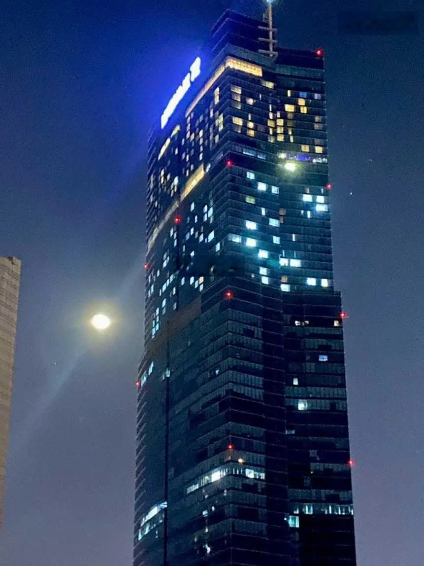 Bán gấp căn hộ Home City Trung Kính Complex, Trung Hòa, siêu đẹp, căn hoa hậu, view ra hồ điều hòa