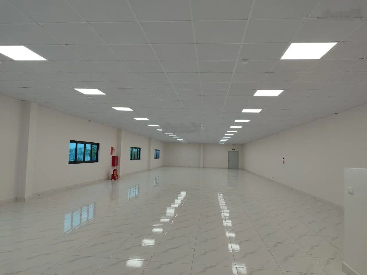 Cần bán 1ha đất nhà xưởng 6000 m2 nhà máy mới xây trong KCN Yên Phong Bắc ninh