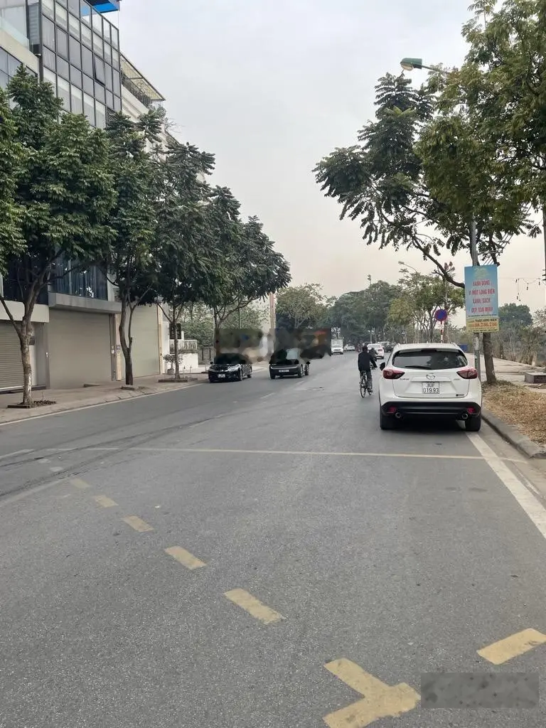 Nhà mặt phố Lâm Hạ, Long Biên view sân bay, hồ, vỉa hè rộng thênh thang, kinh doanh, dòng tiền