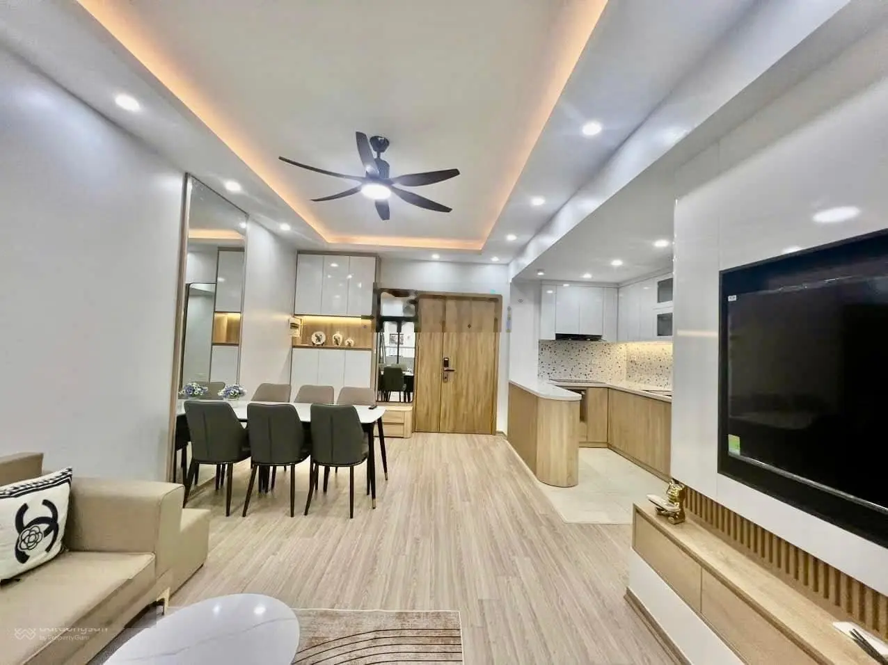 Bán chung cư Nơ 1 Bán Đảo Linh Đàm