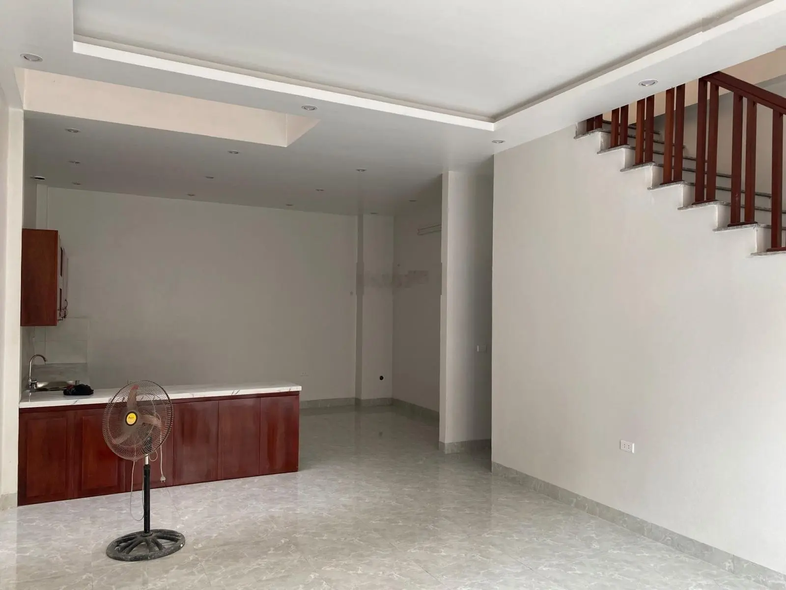 Bán nhà 3 tầng xây mới 40/563 đường Điện Biên cạnh khu Bãi Viên - TP Nam Định (đường ô tô vào nhà)