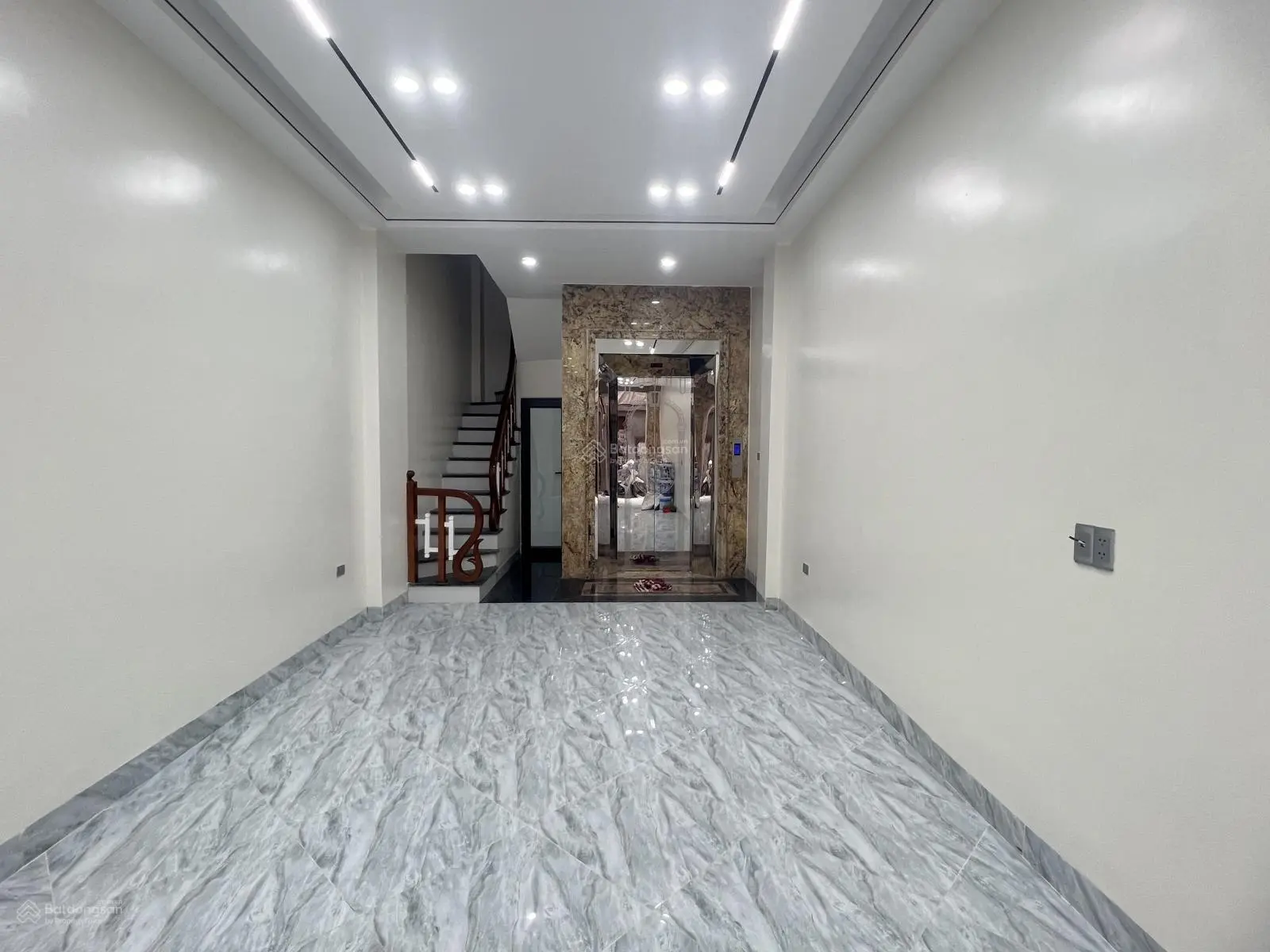 Bán nhà riêng đường Nguyễn Văn Cừ giá 10,3 tỷ 45m2, 6 tầng thang máy