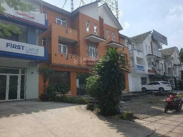 Biệt thự mặt tiền Nguyễn Văn Linh thuộc khu biệt thự Sông Ông Lớn Bình Chánh chỉ 20 tỷ