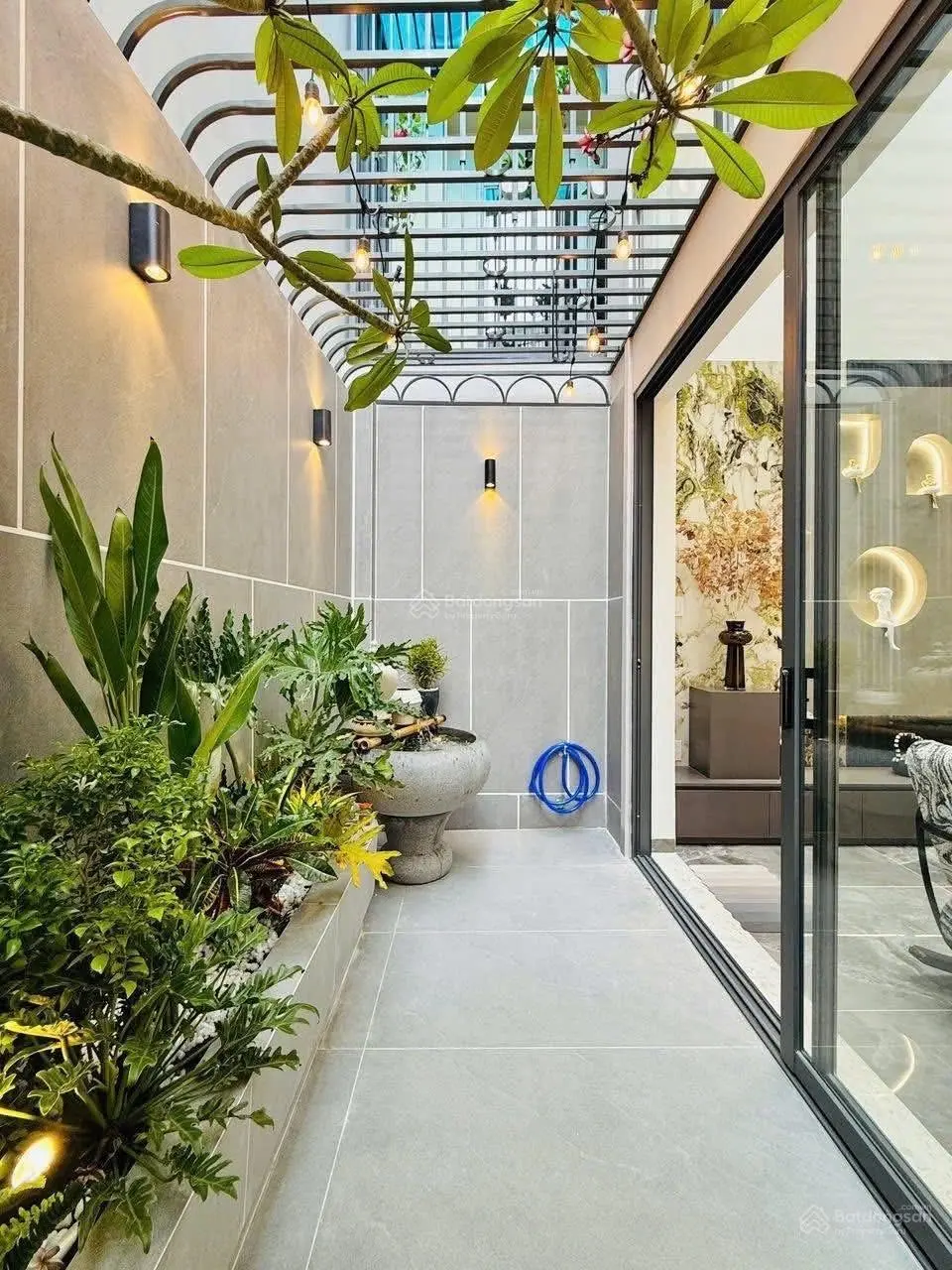 Chú Minh cần bán GẤP nhà hẻm 5m Nguyễn Thị Diệu, Q3, 68m2, 4 tỷ390, sẵn sổ hồng, có hđ thuê 20tr/th