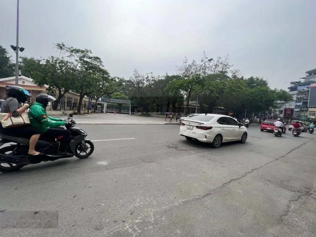 Bán nhà mặt phố Ngọc Hà, Ba Đình . Diện tích 45m2, 5 tầng, giá 25 tỷ