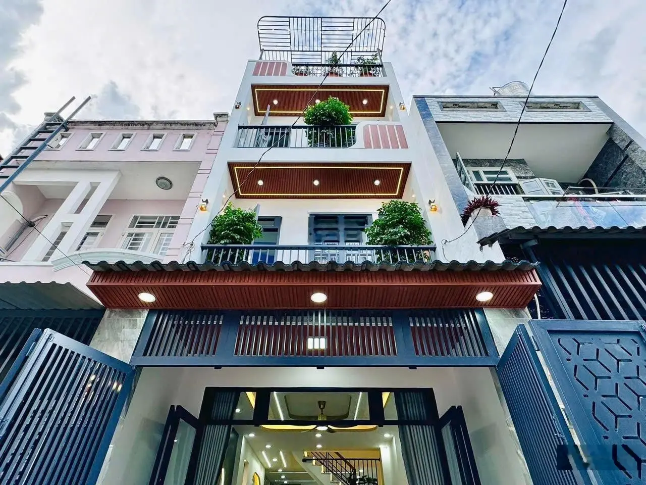 Sang Mỹ định cư! Bán nhà 62m2 đường Hồng Bàng, Q11. Gần cầu vượt Cây Gõ. Hẻm 7m. Sổ riêng