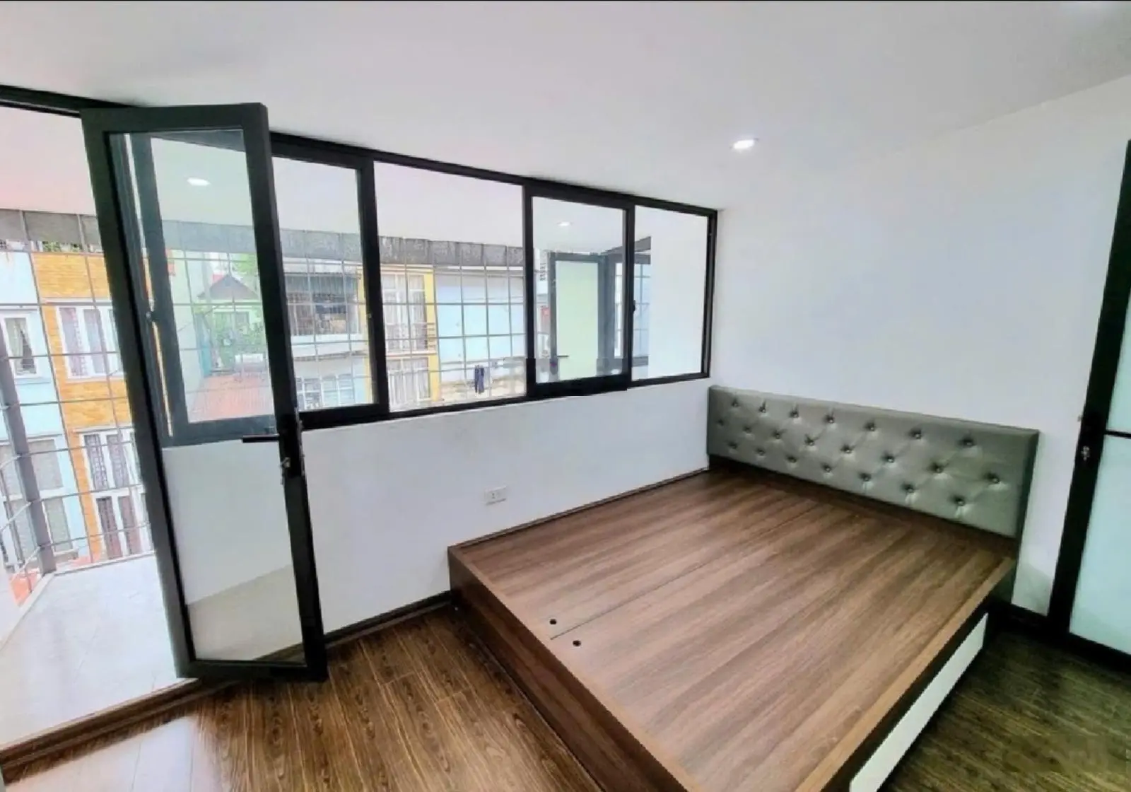 Bán nhà t,t Đồng Xa 85m2 , 3PN riêng biệt, sổ chính chủ ,ô tô đỗ cầu thang, full nội thất, ở ngay