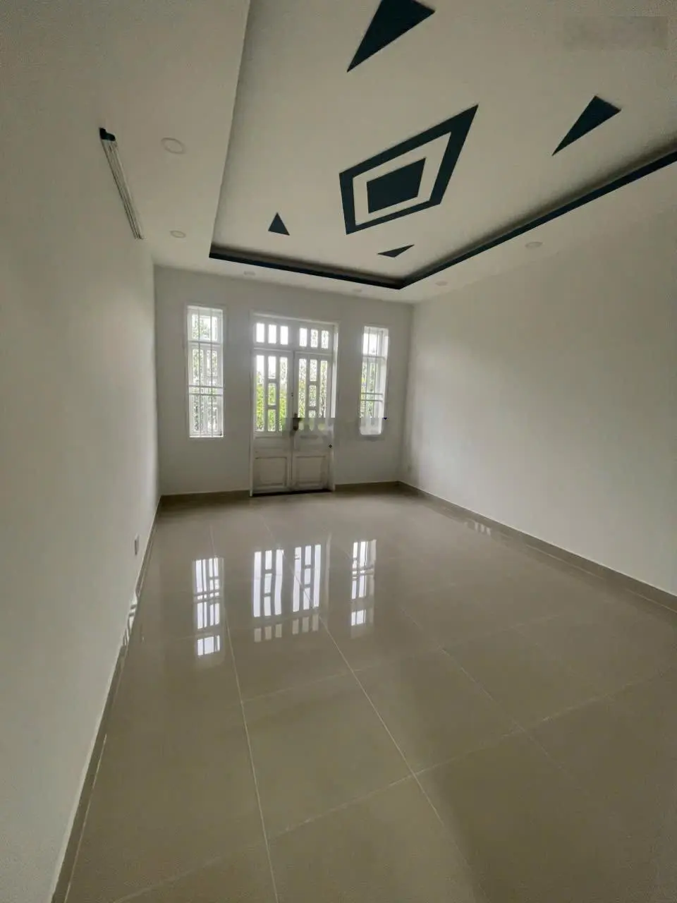 Bán gấp nhà phố 3 tầng hoàn công trong khu dân cư đồng bộ ngay cổng KCN Tân Đông Hiệp B