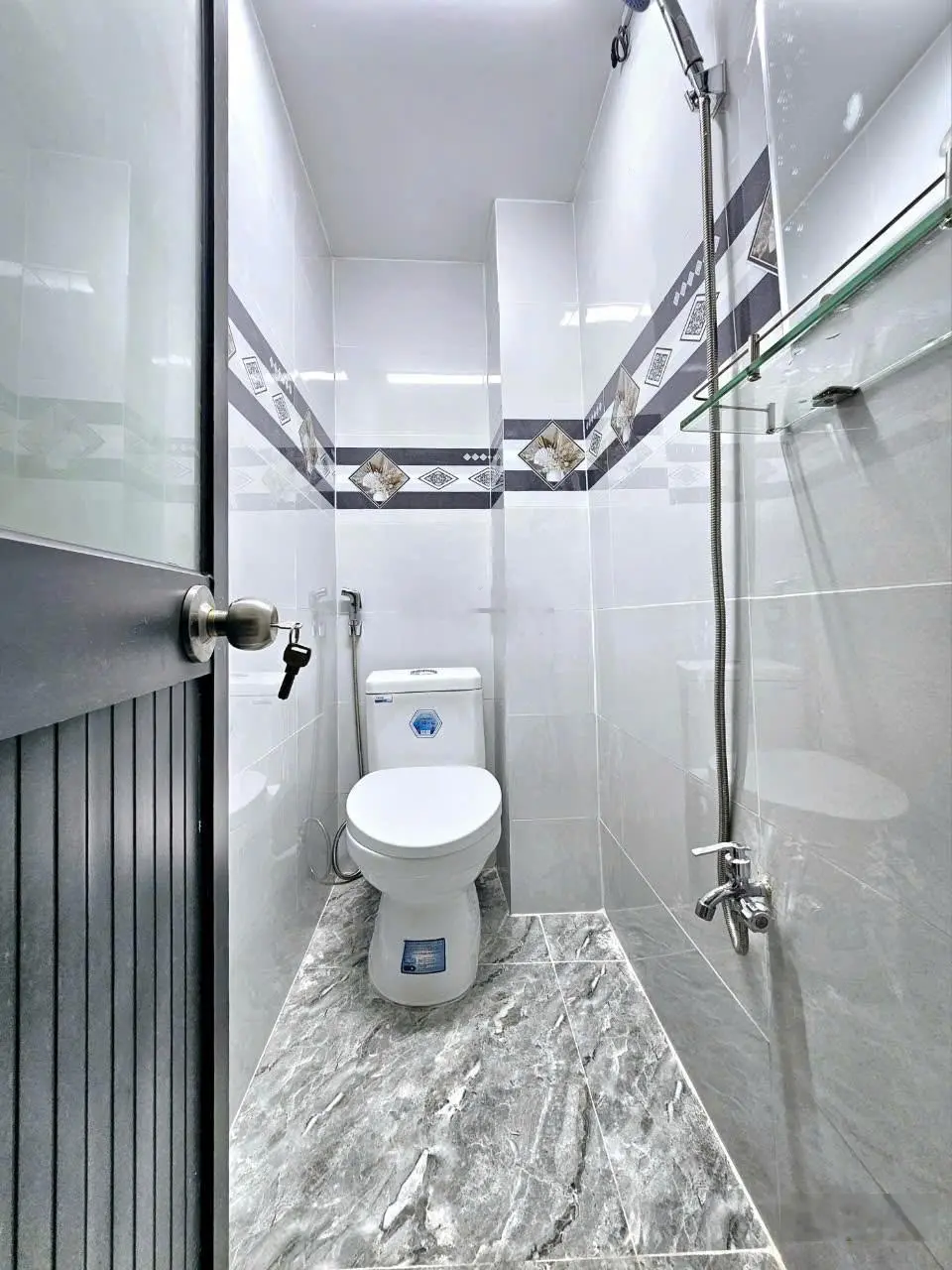 Nhà đẹp và ở liền 1 lầu, kế Quận 7. 750 triệu
