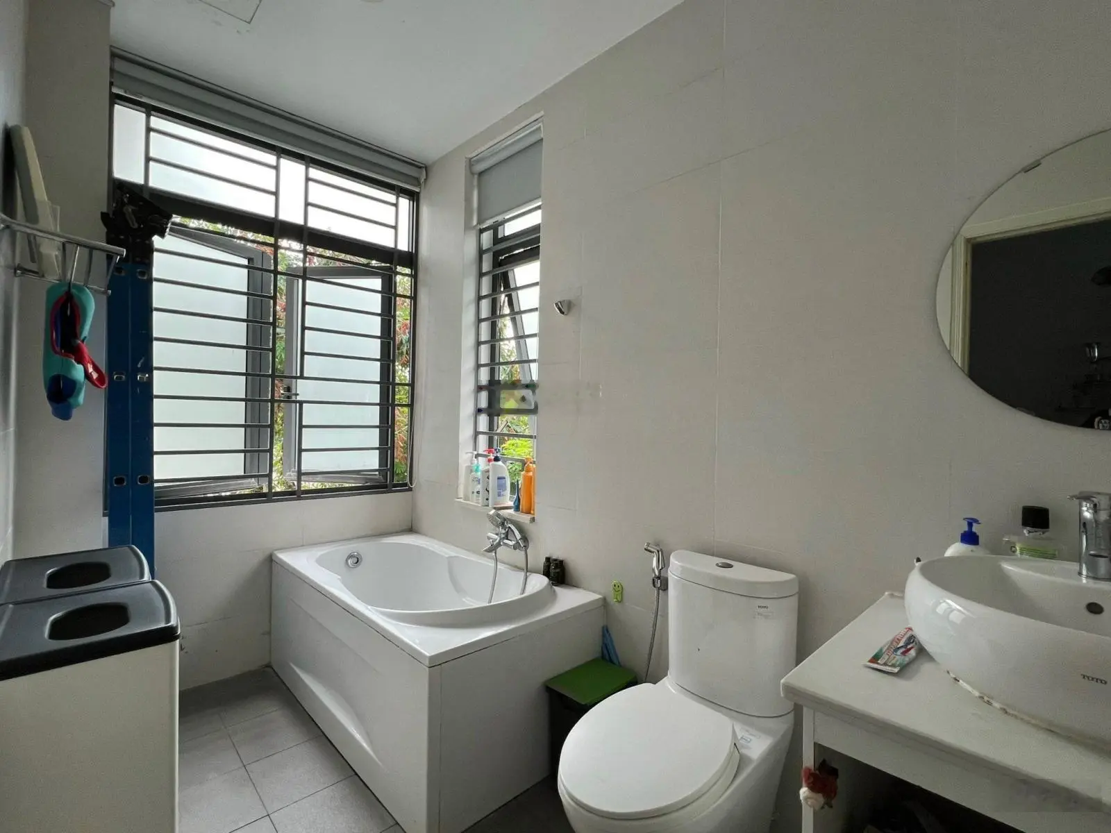 Bán nhà MT đường Số 13 khu dân cư Phong Phú 5 bến xe Quận 8 vào 500m, đường trước nhà rộng 30m