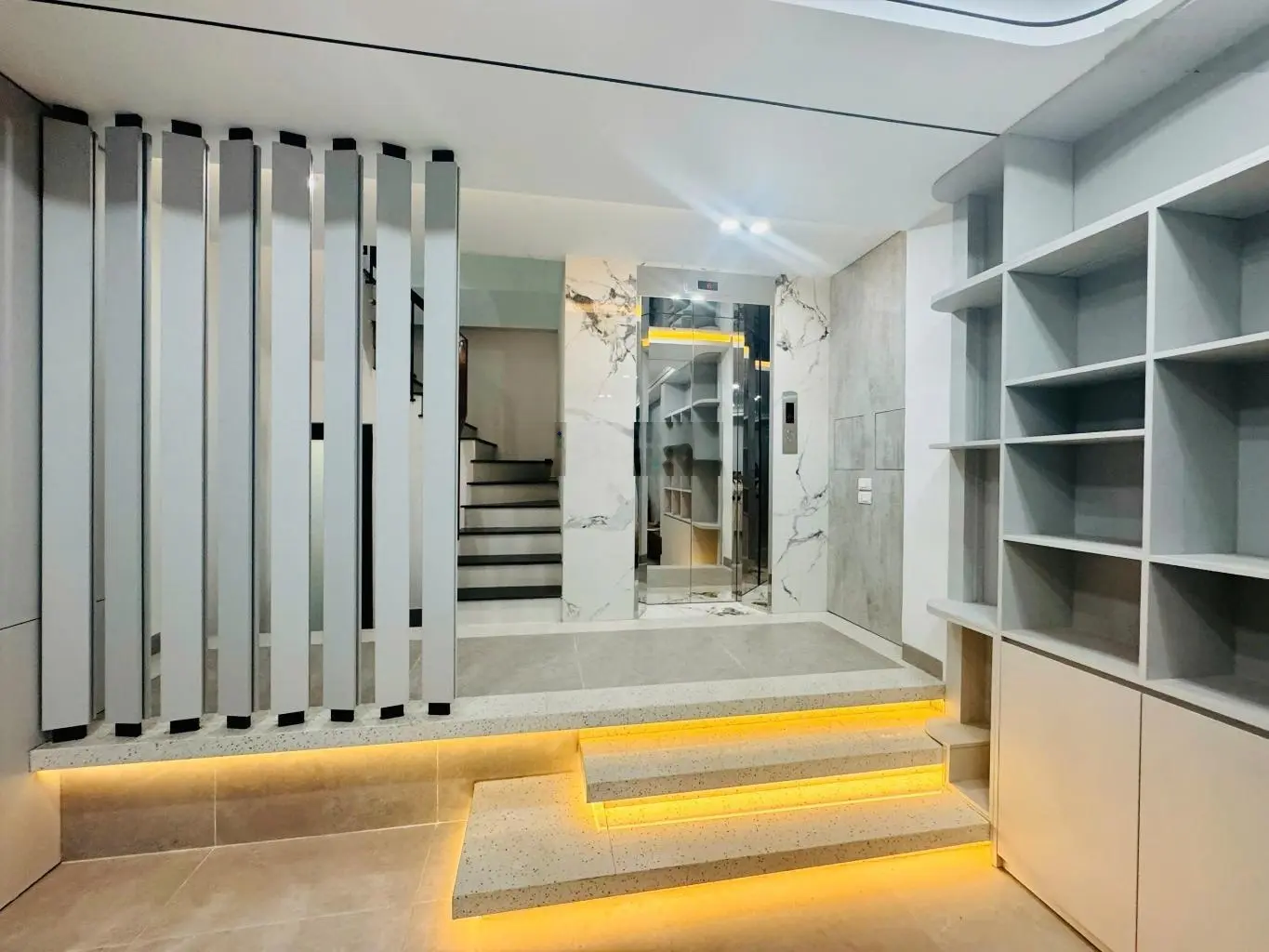 Thang máy fun nội thất phố trạm long biên hà nội 55m2