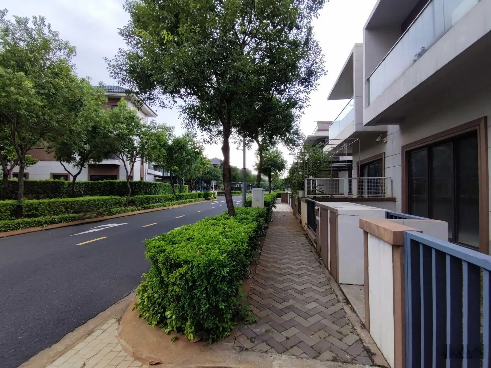 Bán nhanh BT song lập 2 mặt thoáng từ 12 tỷ, DT 210m, zone 8 full thuế phí. LH 0901 088 ***