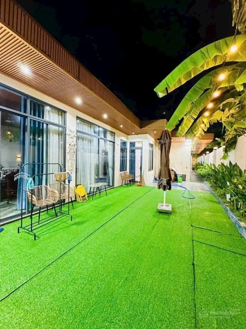 Cần bán bthu tâm huyết . Gần cao đẳng điện lực q12. Tdt 274m2 giá bán 9,6tỷ bớt lộc( tặng nội thất)