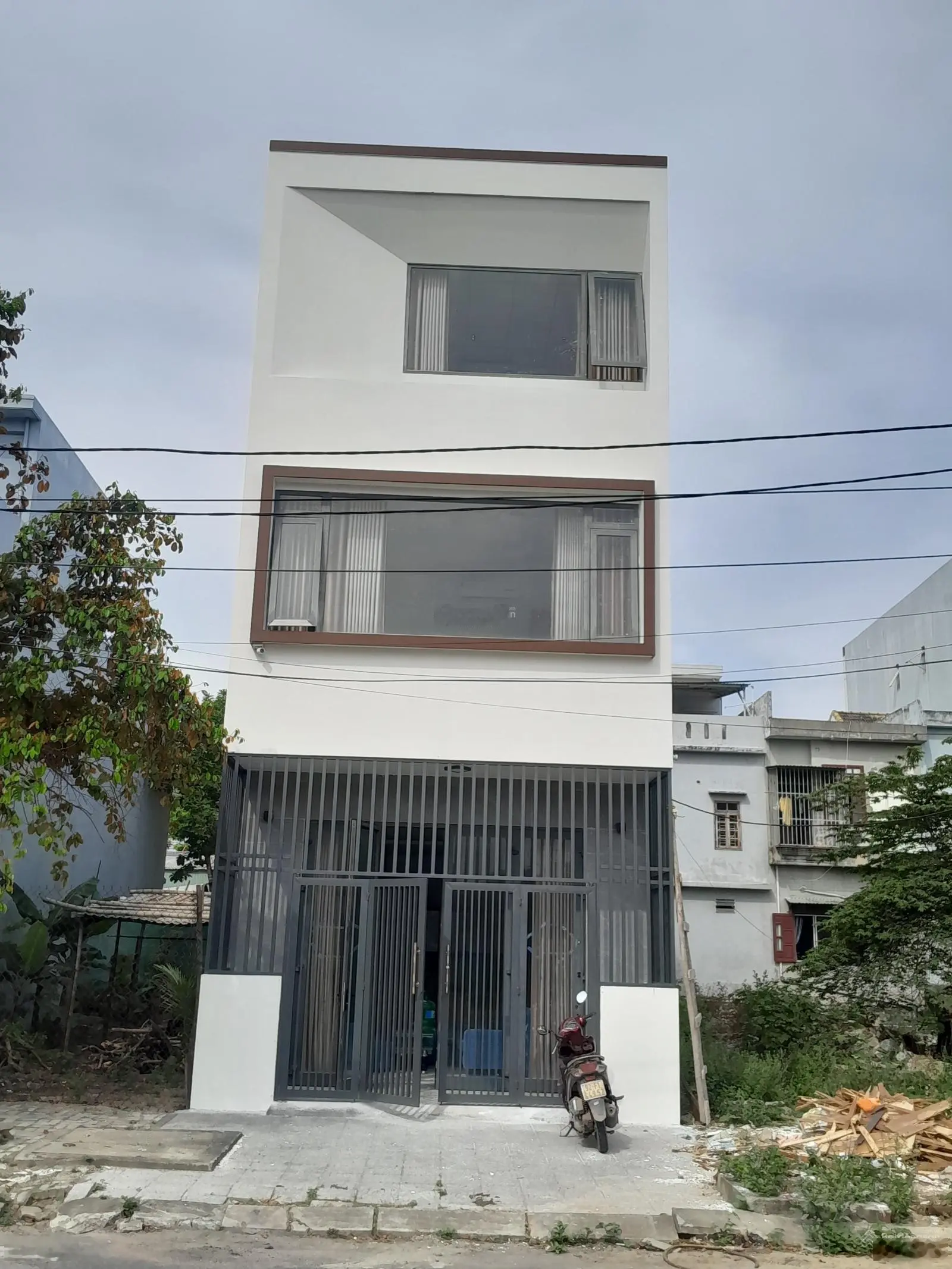 Tôi cần bán khách sạn kim căn hô 3 tầng đường Nguyễn Xiển quận ngũ hành sơn TP Đà Nẵng