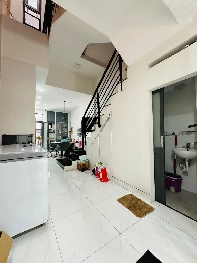 63m2 - 4 tầng - 2 mặt hẻm - Huỳnh Văn Bánh xe hơi vô nhà - an ninh - chỉ 11.8 tỷ
