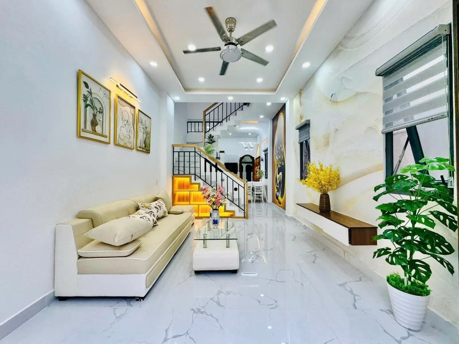 Hạ gấp còn 2 tỷ 990. Bán nhà 62m2 CMT8 gần trương Hoàng Diệu. Xây 2 tầng đúc kiên cố,hẻm 4m. Sổ sẵn