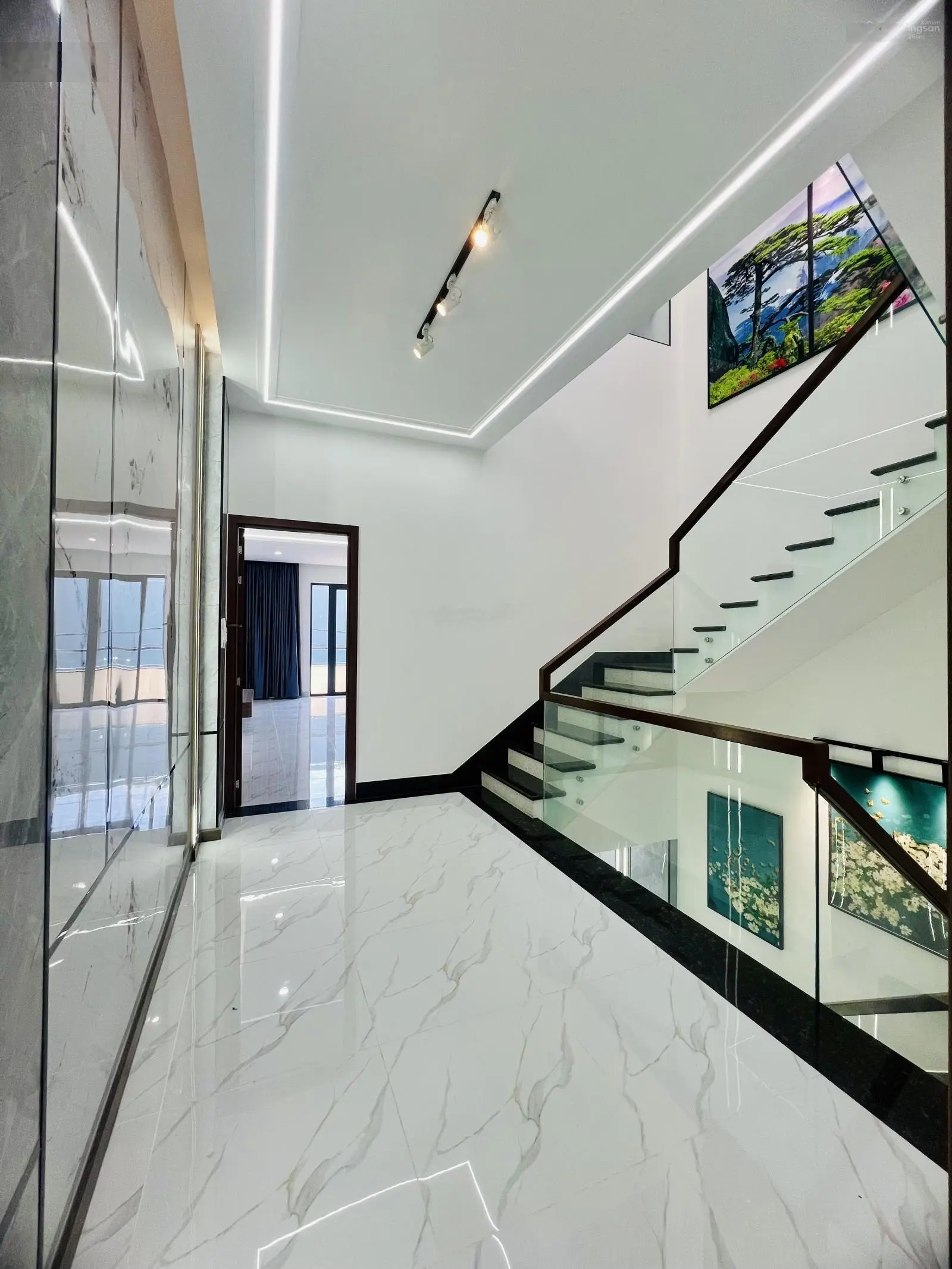 Bán Gấp Căn Nhà Phố Sổ Riêng Giá Rẻ Toạ Lạc Tại Thành Phố Dĩ An