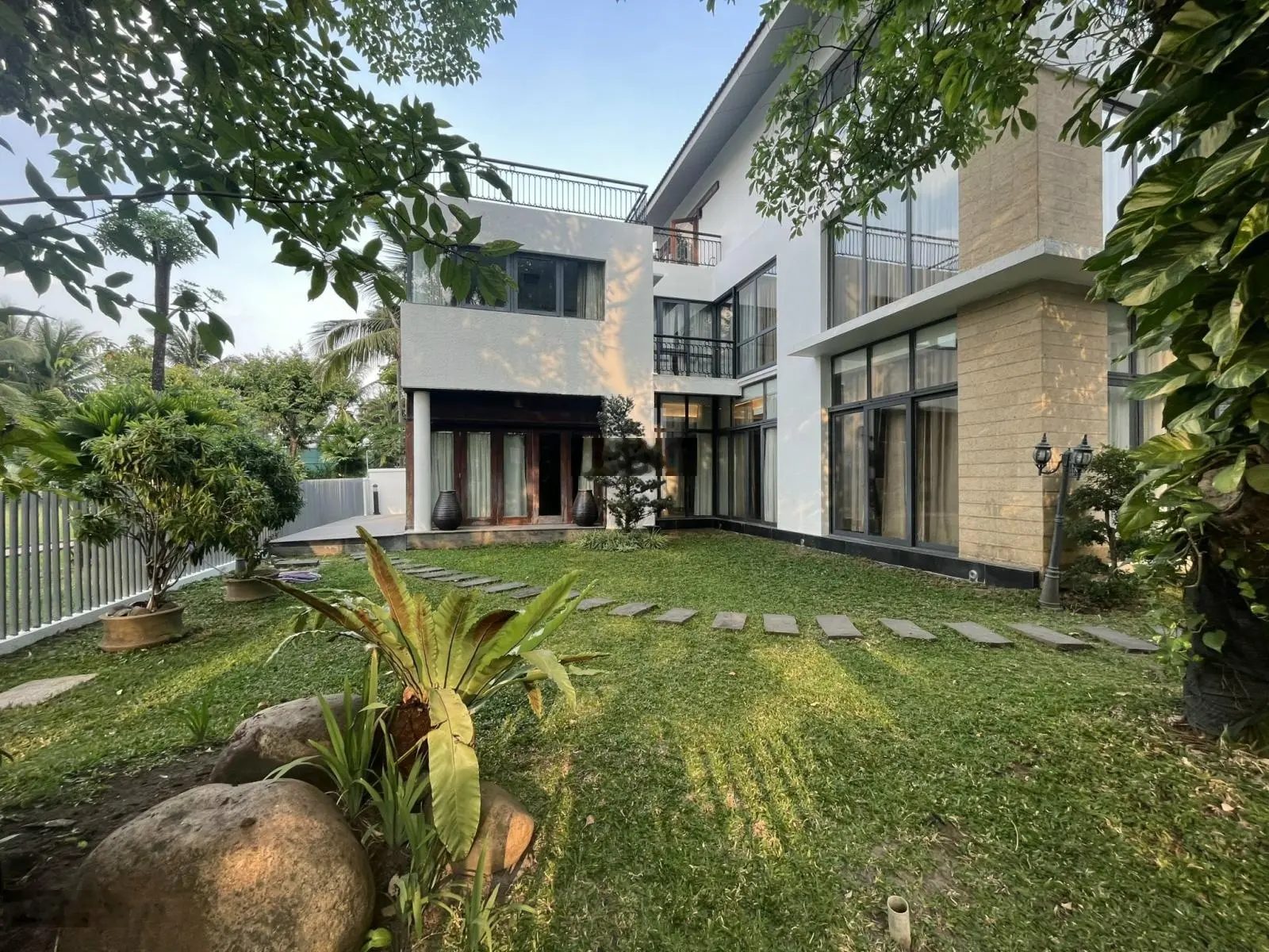 Siêu đẹp biệt thự 3 mặt tiền - trực diện sông & công viên - Bảo vệ 24/24 - 600m2 trệt 2L - 249 tỷ
