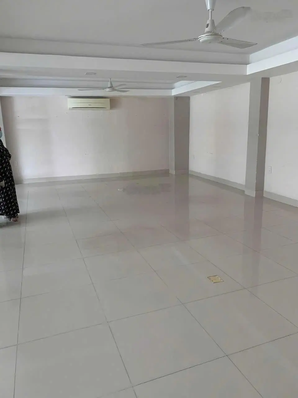 Bán nhà mặt tiền Đường Âu Cơ TTTP nhà 4 tầng mới ngang 9m rộng rãi, AC xem nhà 0379 968 *** E Thư