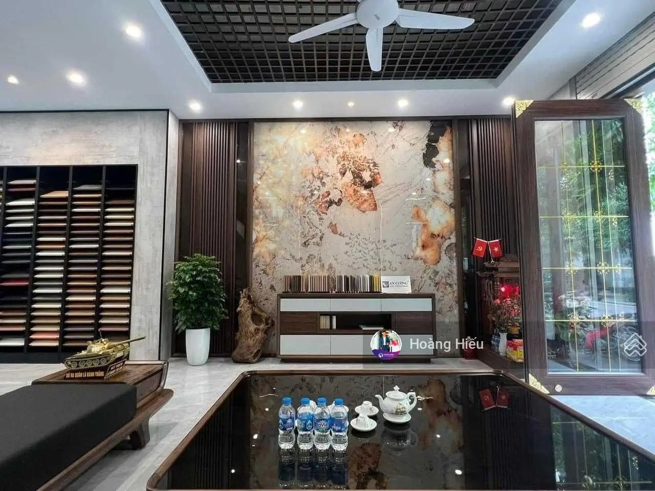 Bán nhà đẹp Cầu Giấy ở luôn, sát phố, gần ôtô, tặng nội thất, 2 thoáng, ngõ to thông, 45m2 x 5 tầng