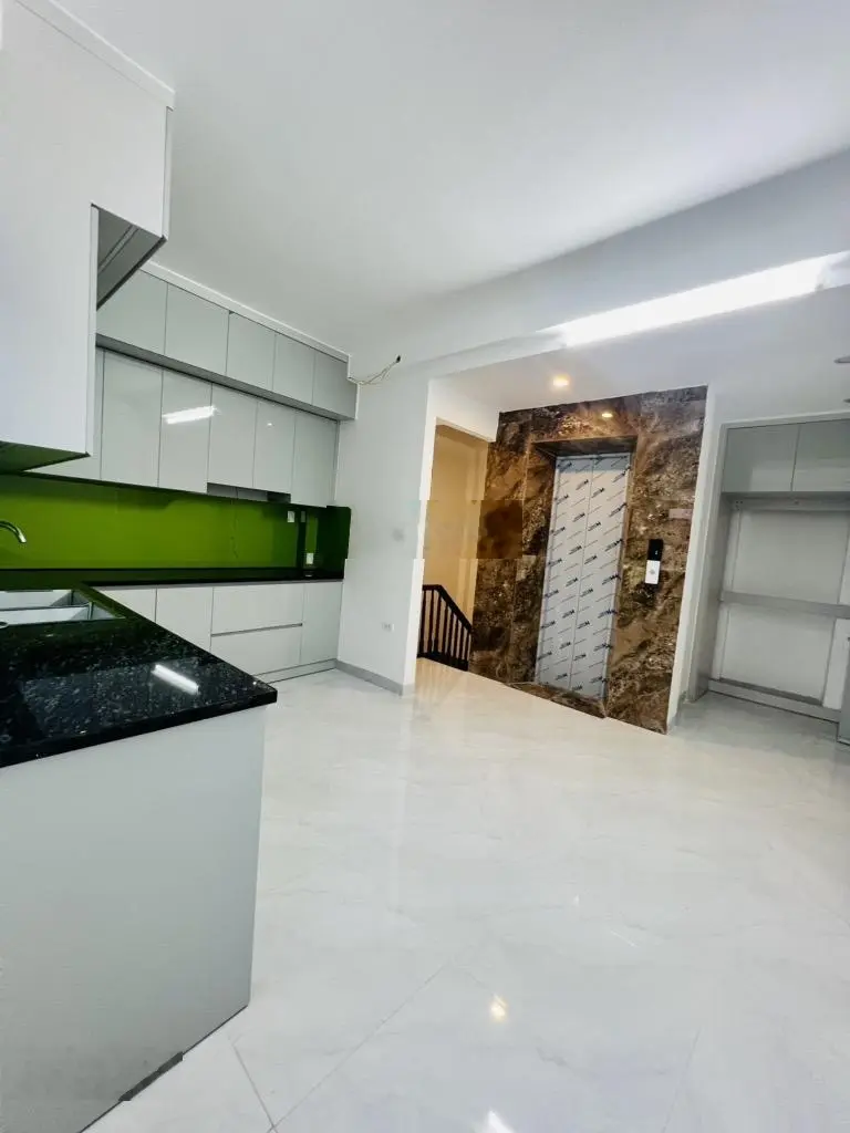 Bán nhà ngõ văn chương, thang máy, ngõ nông, gần ô tô tránh. dt: 36m2, 6t, mt4.5m, giá: 7.9 tỷ